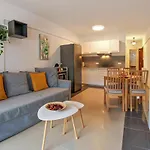 Апартаменти Beachfront Lovely Paraiso Del Sur A106 *