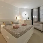 Апартаменти Beachfront Lovely Paraiso Del Sur A106