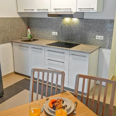 Апартаменти Beachfront Lovely Paraiso Del Sur A106 *