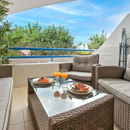 Апартаменти Beachfront Lovely Paraiso Del Sur A106 *